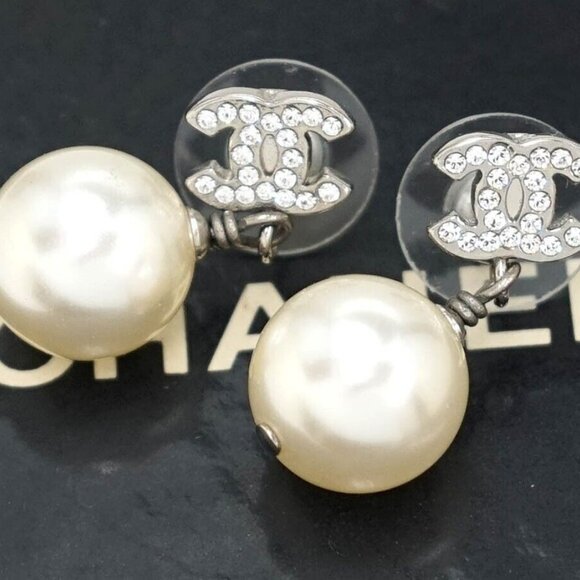 CHANEL CC Logos Rhinestone Pearl Drop Stud Earrings Silver Tone A18V Auth w/Box - Picture 4 of 5